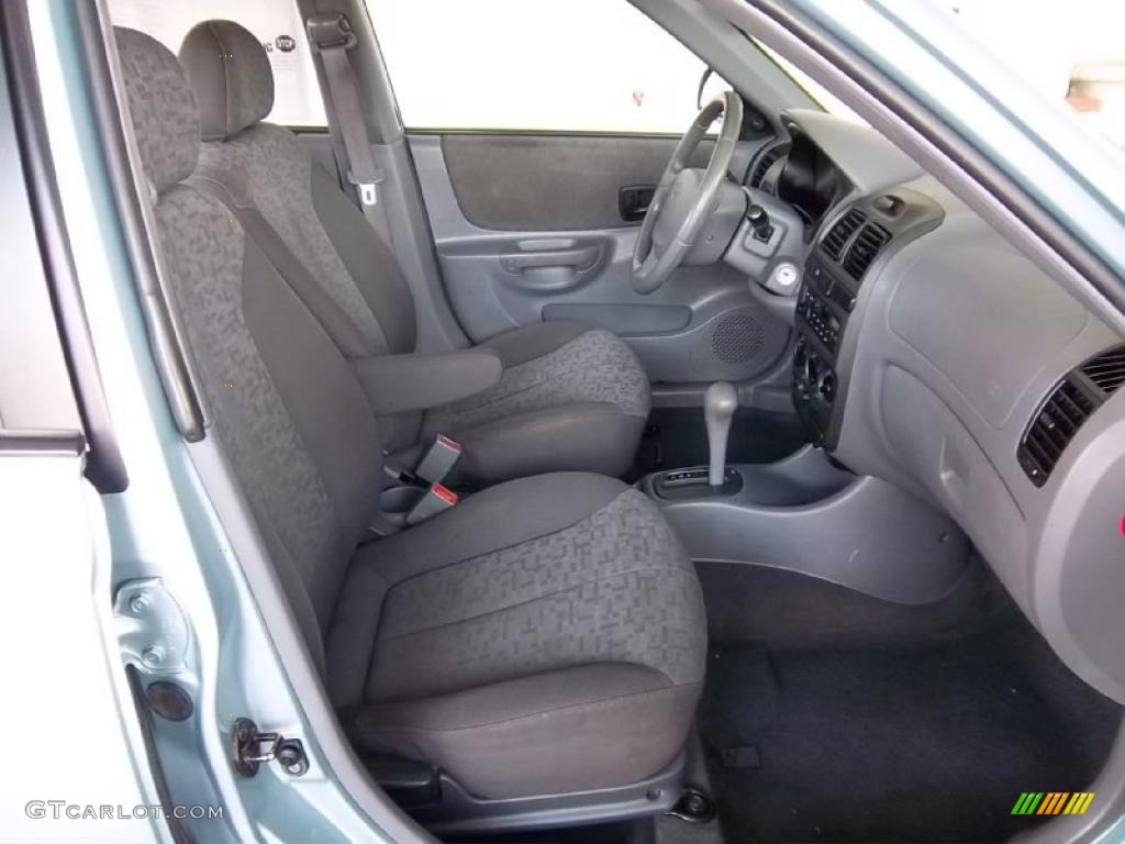 Gray Interior 2005 Hyundai Accent GLS Sedan Photo #48454717