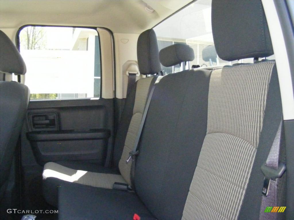 2011 Ram 1500 ST Quad Cab 4x4 - Bright Silver Metallic / Dark Slate Gray/Medium Graystone photo #7