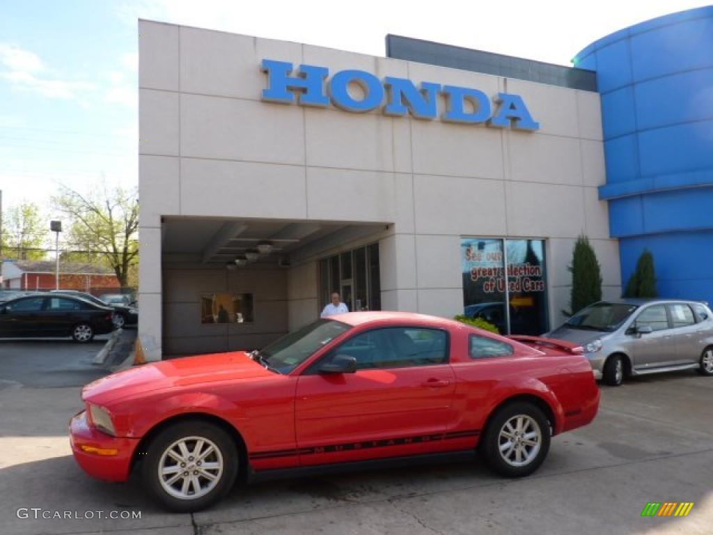 2005 Mustang V6 Deluxe Coupe - Torch Red / Light Graphite photo #1