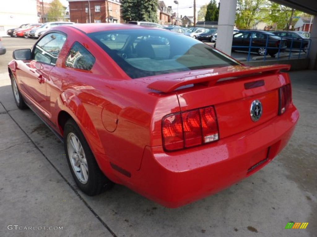 2005 Mustang V6 Deluxe Coupe - Torch Red / Light Graphite photo #2