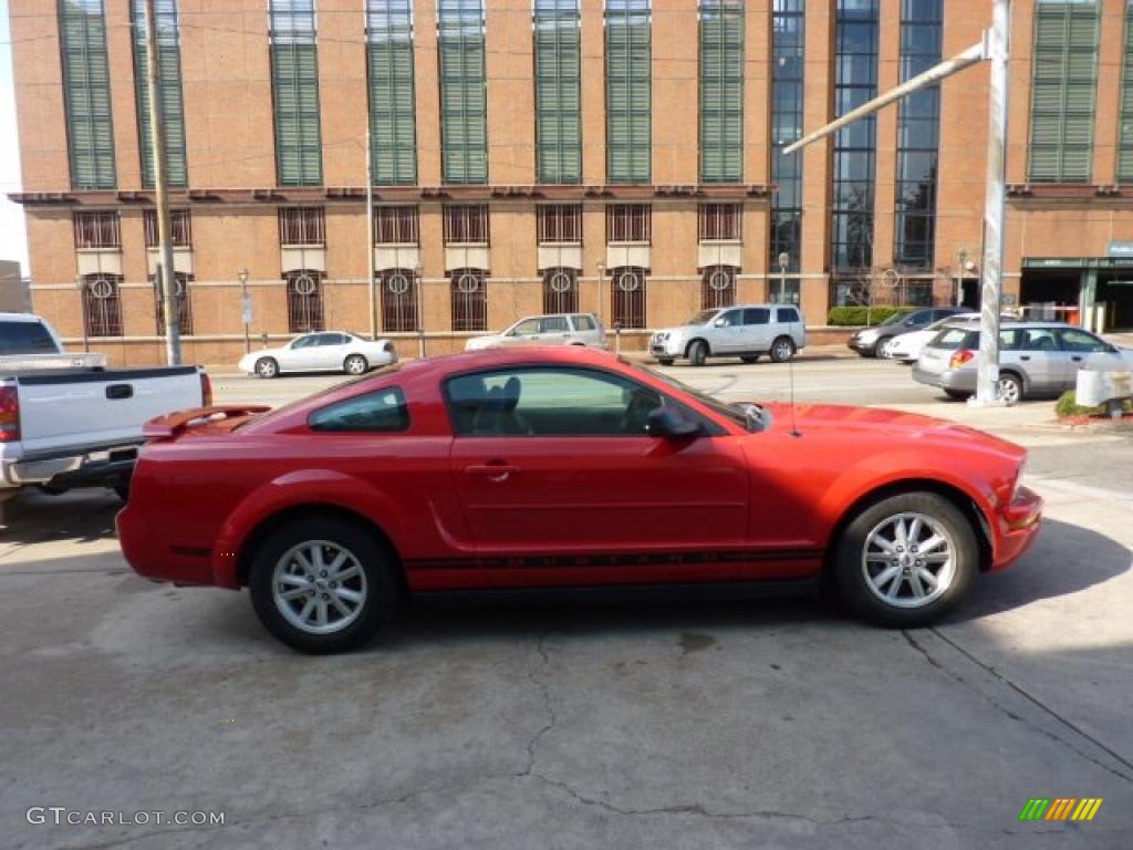 2005 Mustang V6 Deluxe Coupe - Torch Red / Light Graphite photo #5