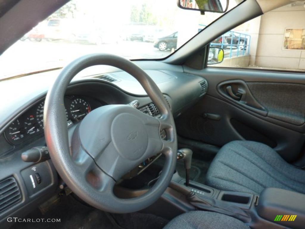 2003 Cavalier Sedan - Victory Red / Graphite Gray photo #16