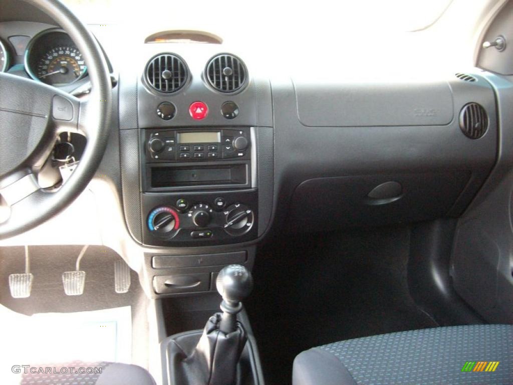 2006 Chevrolet Aveo LS Hatchback 5 Speed Manual Transmission Photo #48467289