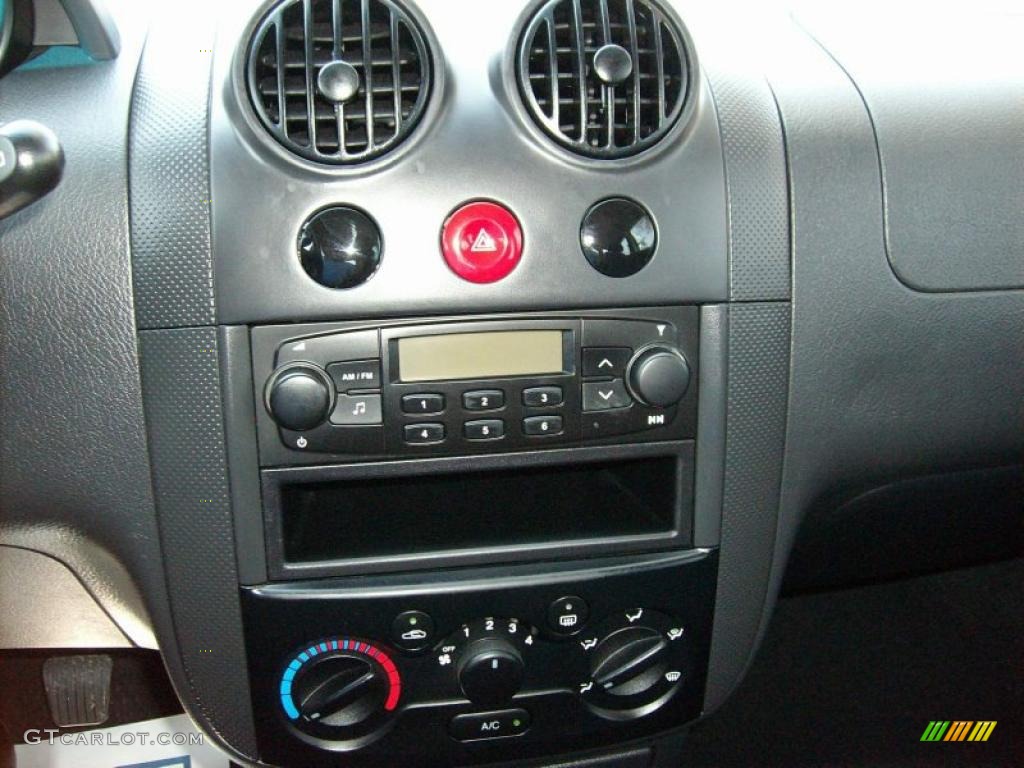 2006 Chevrolet Aveo LS Hatchback Controls Photo #48467310