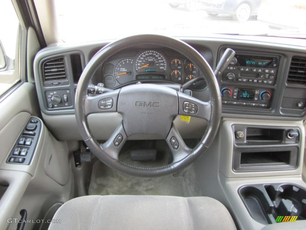 2004 GMC Yukon SLE Pewter/Dark Pewter Steering Wheel Photo #48467616