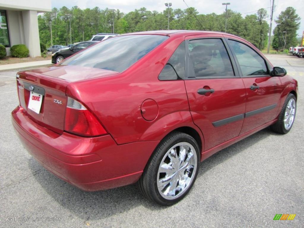 2005 Focus ZX4 SE Sedan - Sangria Red Metallic / Dark Flint/Light Flint photo #7