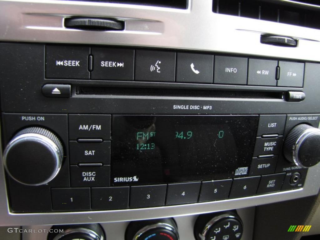 2010 Dodge Nitro SXT Controls Photo #48468393