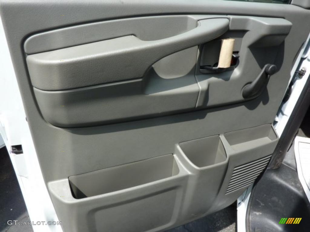 2011 Chevrolet Express Cutaway 3500 Moving Van Medium Pewter Door Panel Photo #48468630