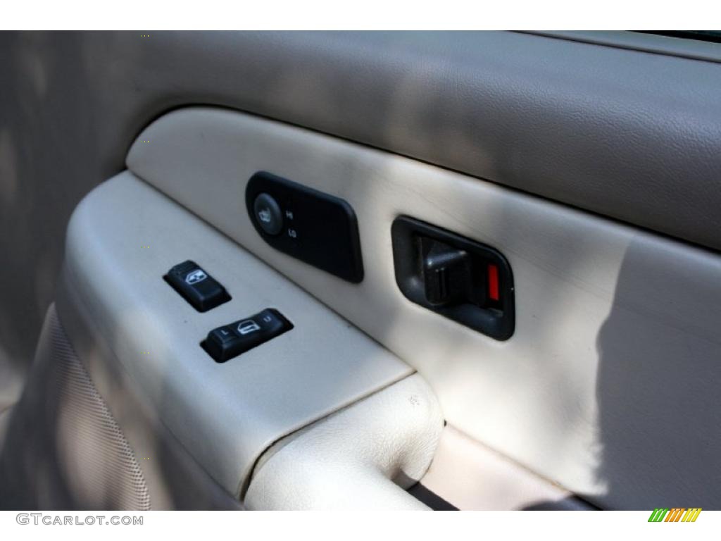 2001 Tahoe LT 4x4 - Indigo Blue Metallic / Tan/Neutral photo #28