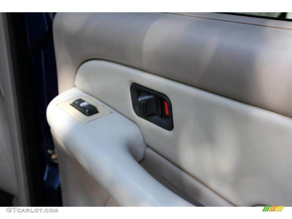 2001 Tahoe LT 4x4 - Indigo Blue Metallic / Tan/Neutral photo #30