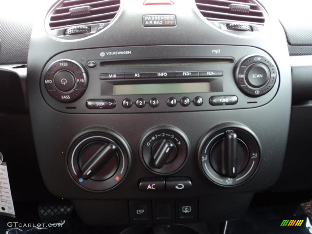 2008 Volkswagen New Beetle S Convertible Controls Photo #48470899