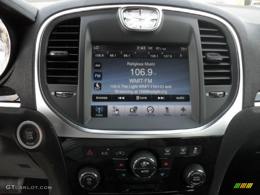 2011 Chrysler 300 Standard 300 Model Controls Photo #48471270