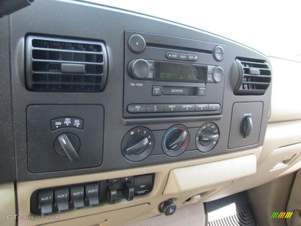 2006 Ford F250 Super Duty XLT Crew Cab 4x4 Controls Photo #48471474