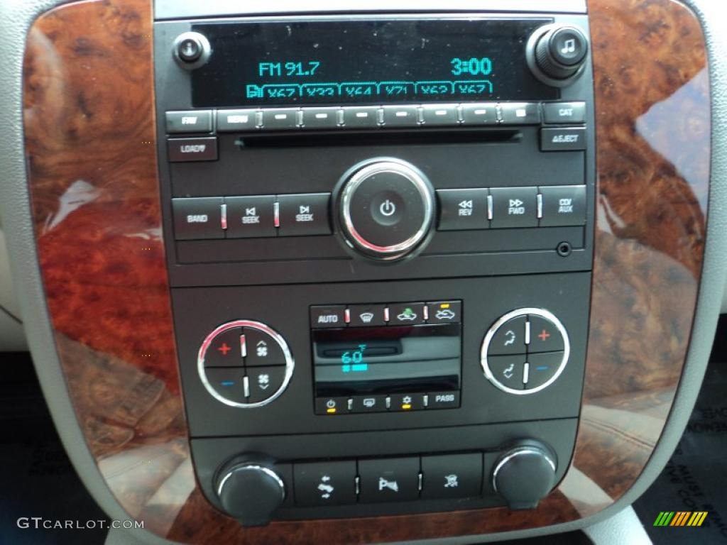 2007 Chevrolet Avalanche LT Controls Photo #48471525