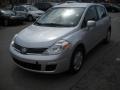 Brillant Silver - Versa 1.8 S Hatchback Photo No. 7