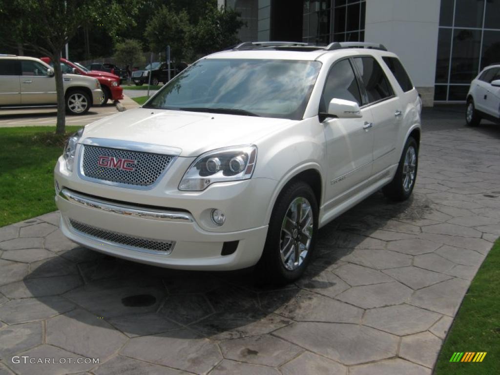 White Diamond Tintcoat GMC Acadia