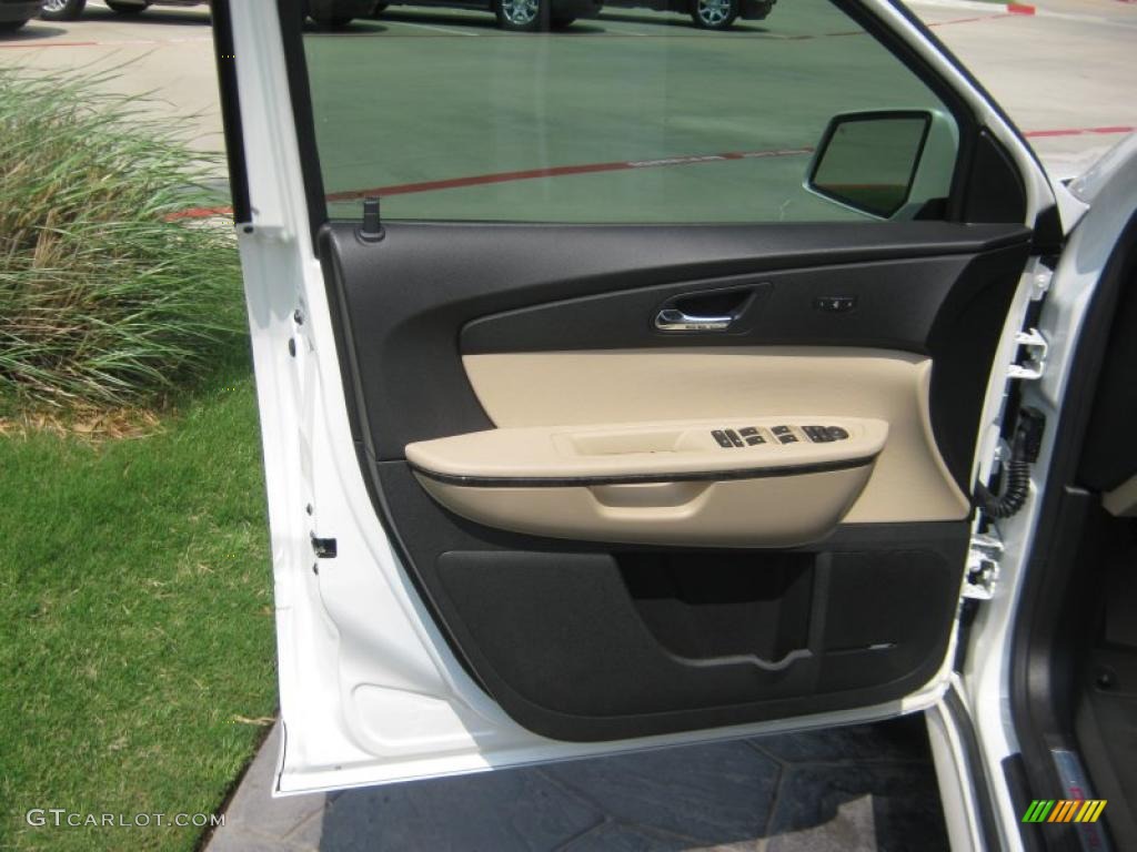 2011 Acadia Denali - White Diamond Tintcoat / Cashmere photo #18