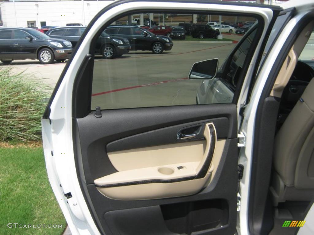 2011 Acadia Denali - White Diamond Tintcoat / Cashmere photo #20