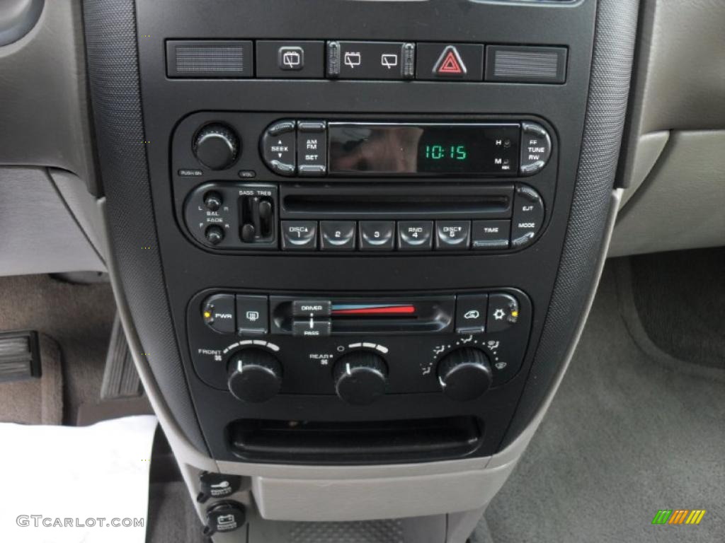 2002 Dodge Grand Caravan Sport Controls Photo #48475152