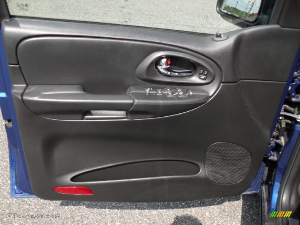 2008 chevy trailblazer door panel