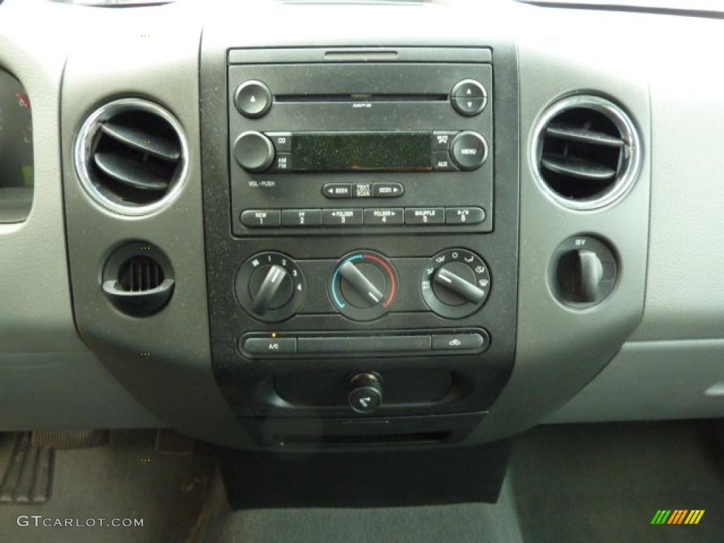 2007 Ford F150 XLT Regular Cab Controls Photo #48477138