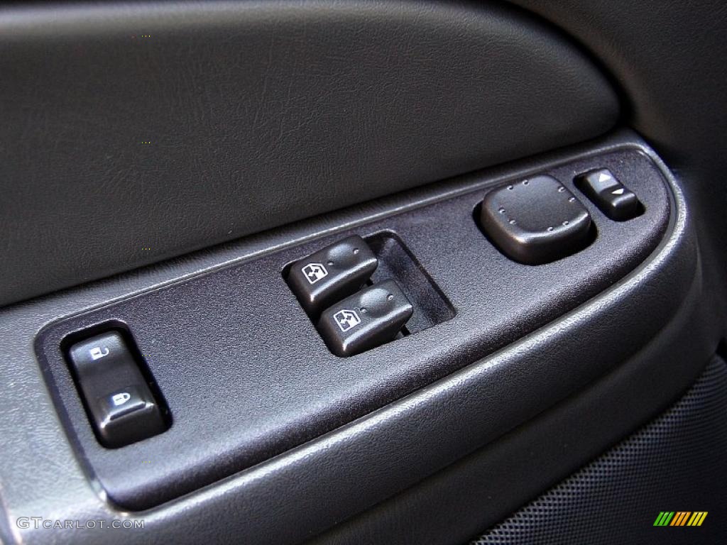 2006 GMC Sierra 1500 SLE Extended Cab 4x4 Controls Photo #48477405
