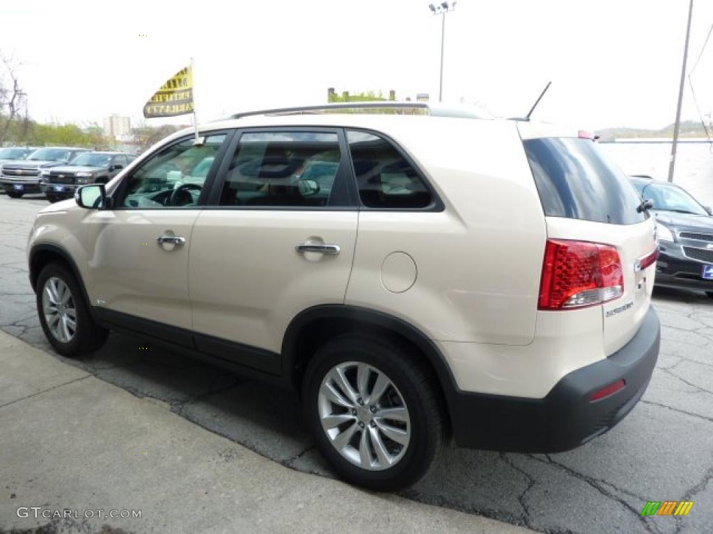 2011 Sorento LX V6 AWD - White Sand Beige / Beige photo #7