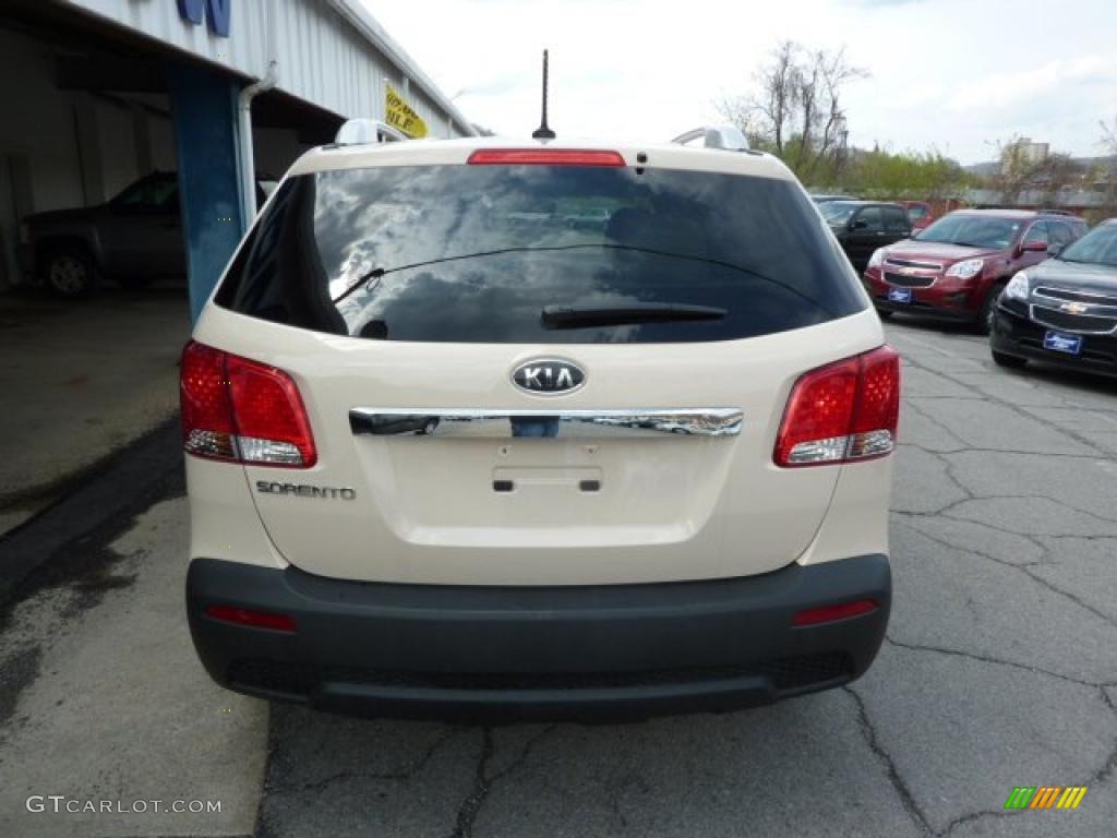 2011 Sorento LX V6 AWD - White Sand Beige / Beige photo #9