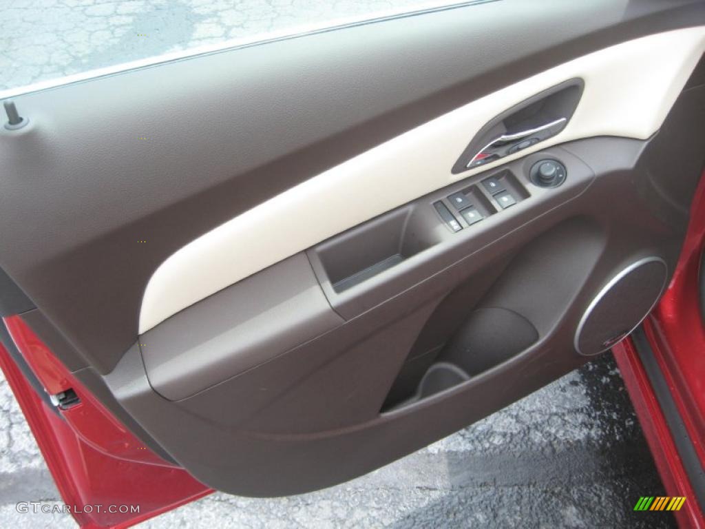 2011 Chevrolet Cruze LTZ/RS Cocoa/Light Neutral Leather Door Panel Photo #48478788
