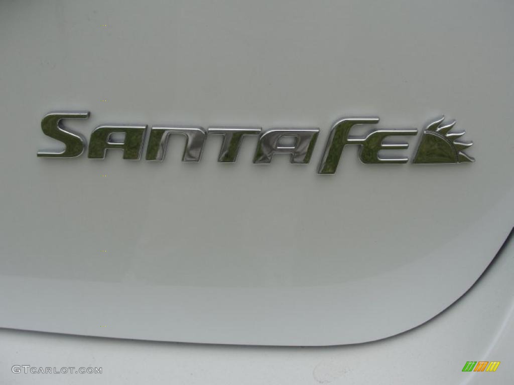 2011 Hyundai Santa Fe SE Marks and Logos Photos