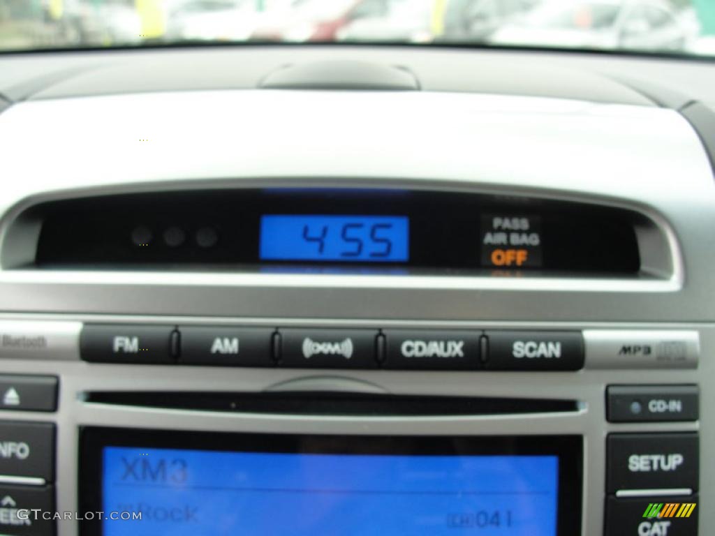 2011 Hyundai Santa Fe SE Controls Photo #48479277