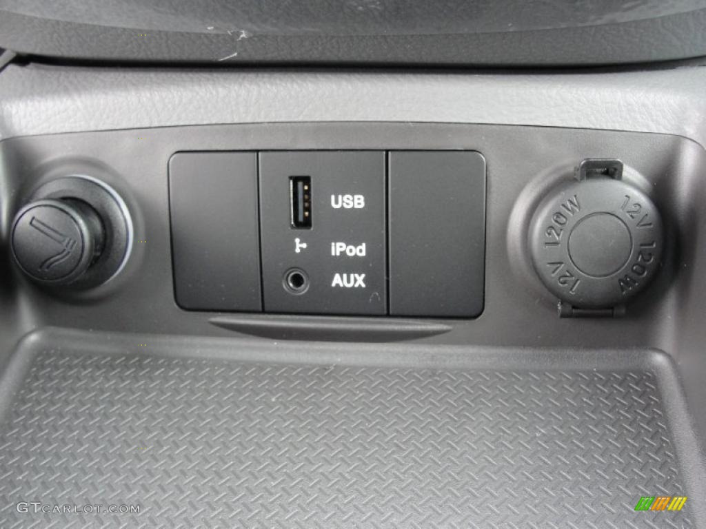 2011 Hyundai Santa Fe SE Controls Photo #48479325
