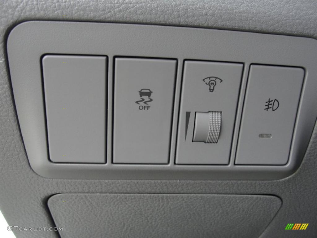 2011 Hyundai Santa Fe SE Controls Photo #48479382