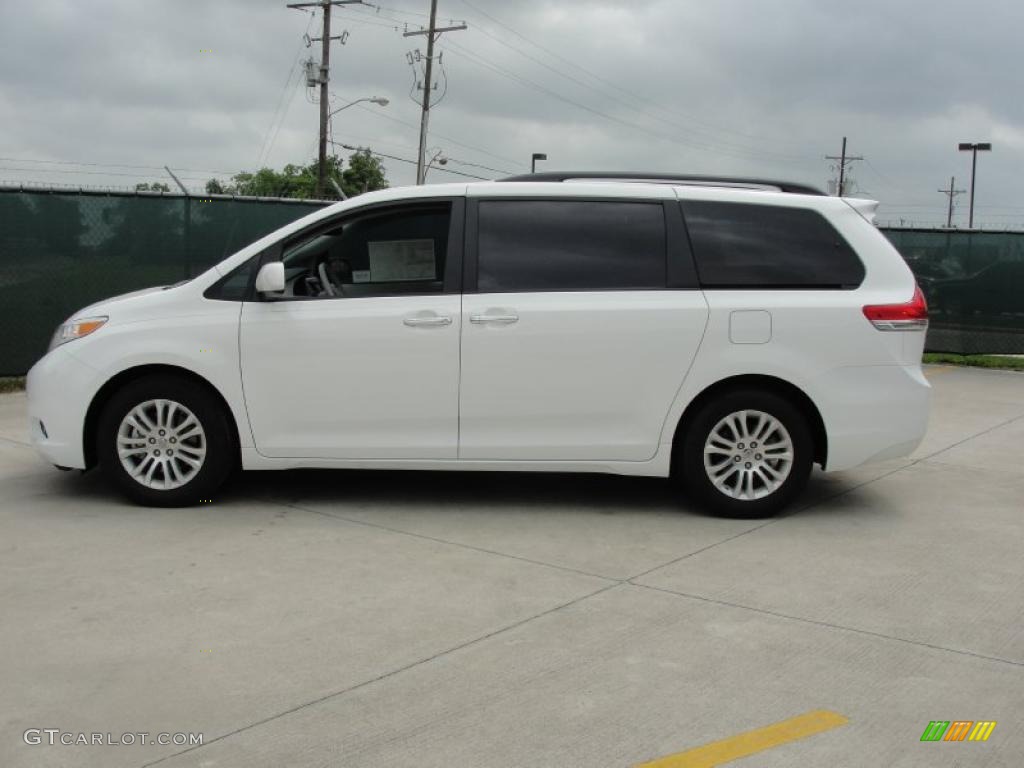 2011 Sienna XLE - Super White / Light Gray photo #6