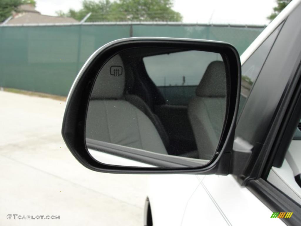 2011 Sienna XLE - Super White / Light Gray photo #13