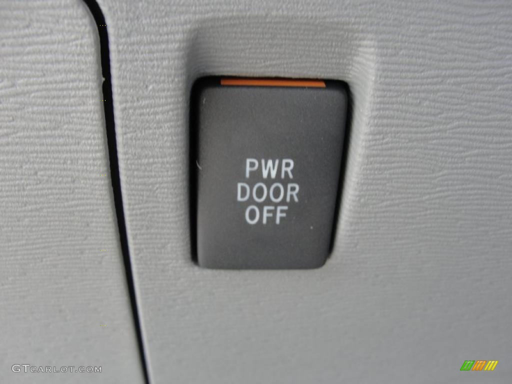 2011 Sienna XLE - Super White / Light Gray photo #44