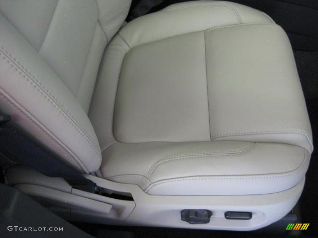 2011 Explorer XLT 4WD - White Platinum Tri-Coat / Medium Light Stone photo #24