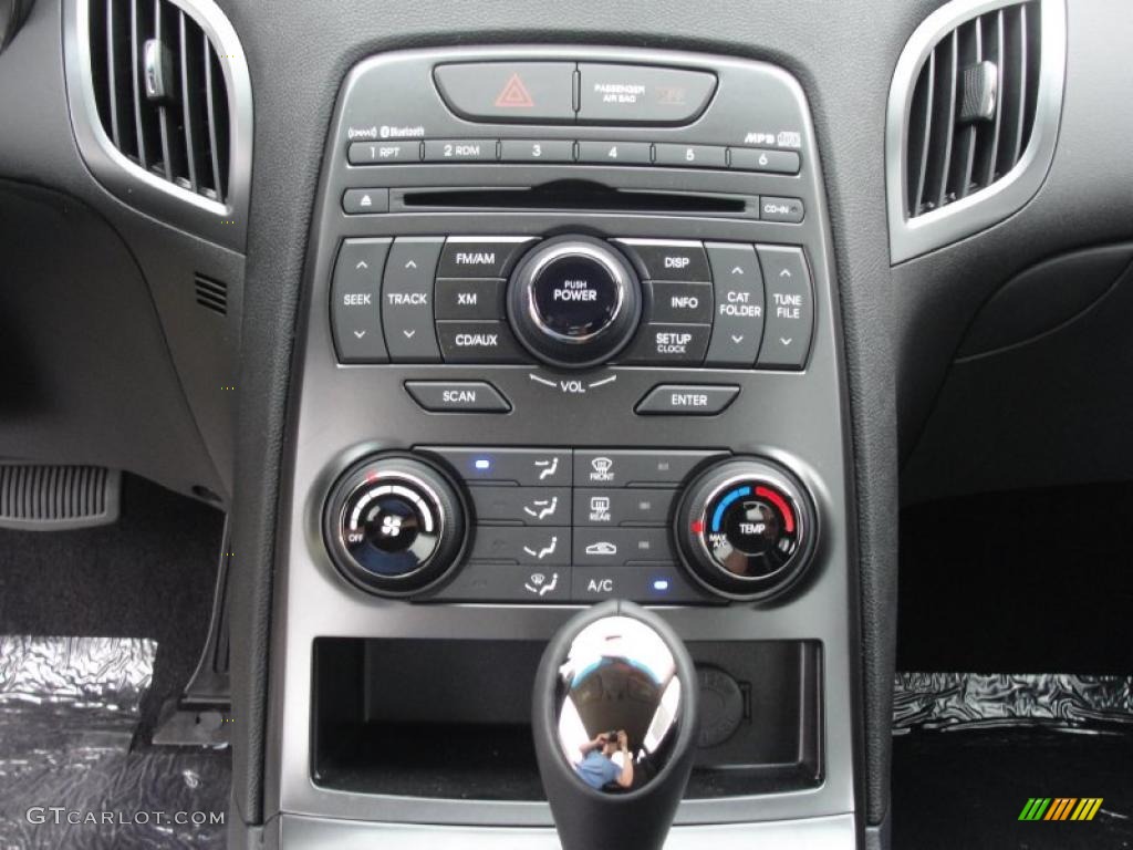 2011 Hyundai Genesis Coupe 2.0T Controls Photo #48483819
