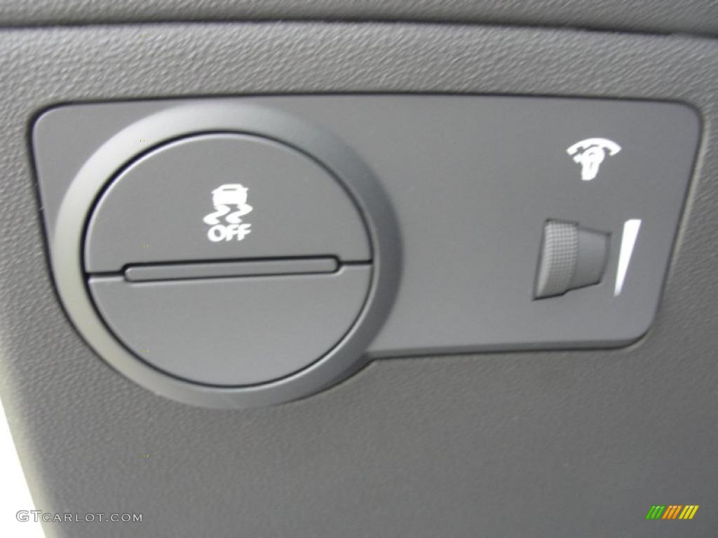 2011 Hyundai Genesis Coupe 2.0T Controls Photo #48483921