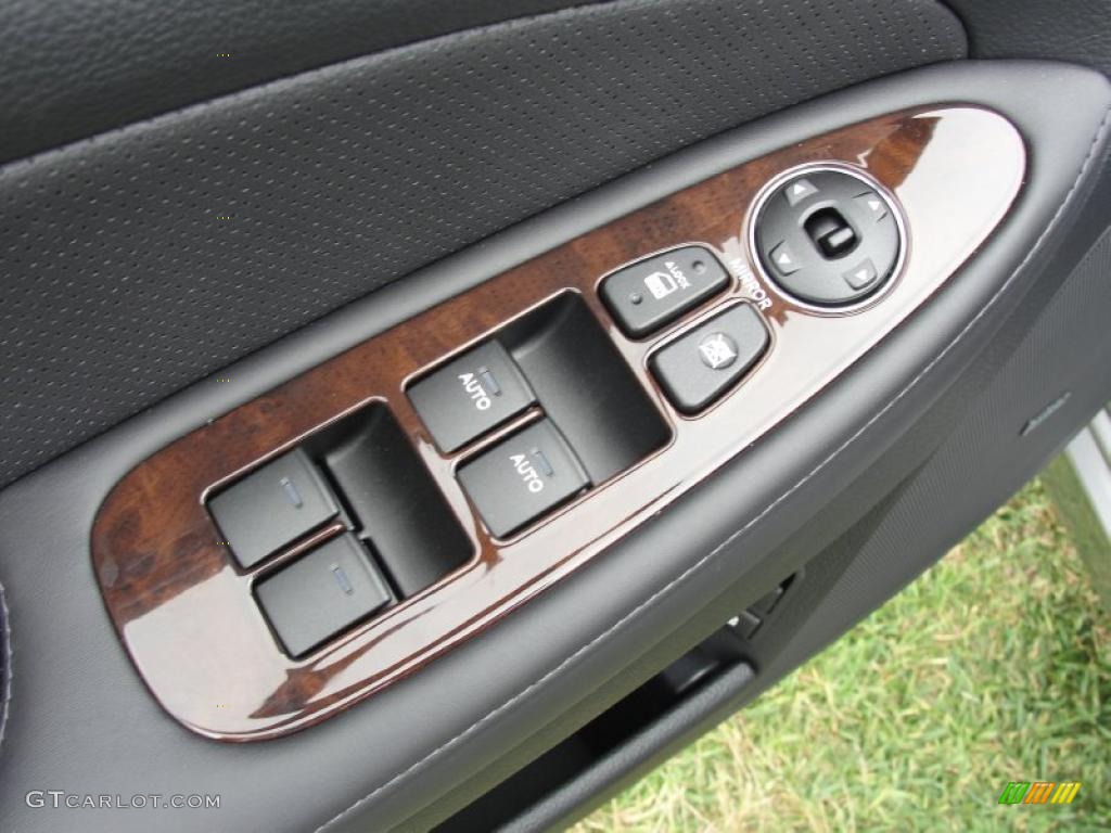 2011 Hyundai Genesis 3.8 Sedan Controls Photo #48484308