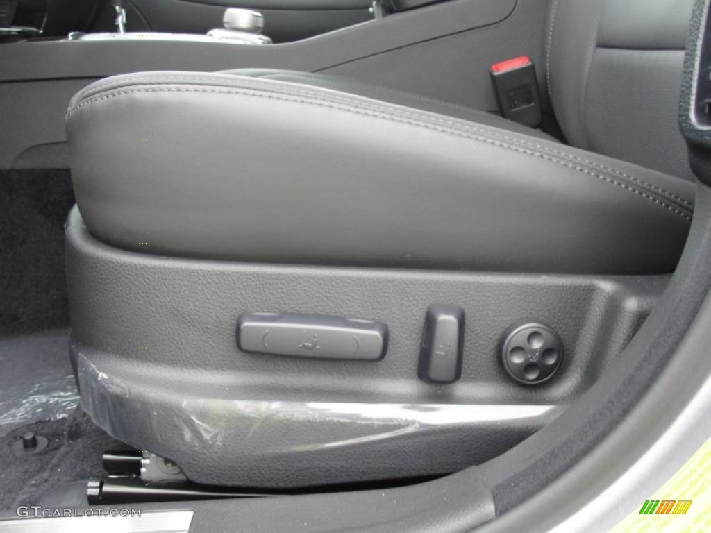 2011 Hyundai Genesis 3.8 Sedan Controls Photo #48484338
