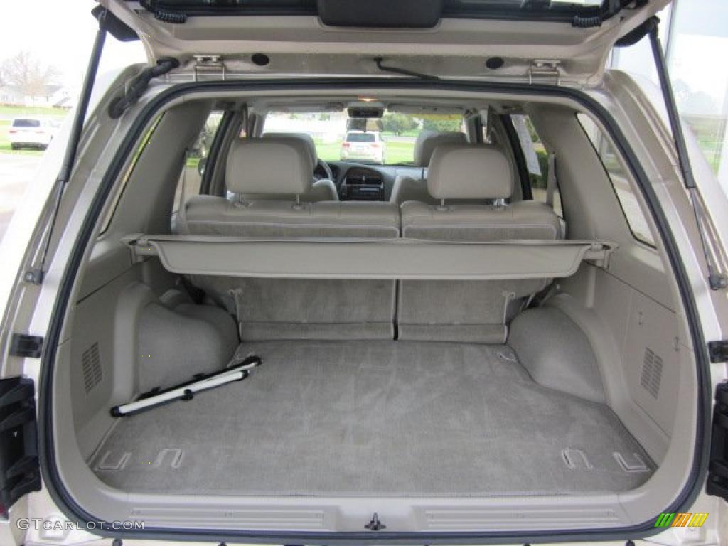 1998 Infiniti QX4 4x4 Trunk Photo #48490600