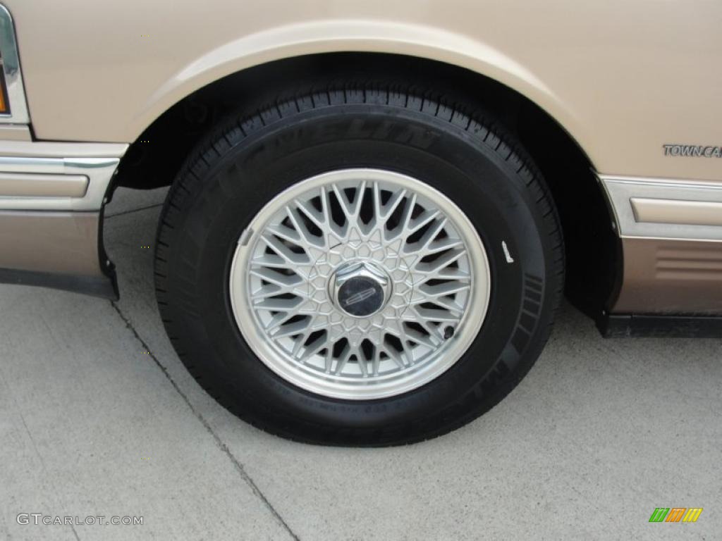 1993 Lincoln Town Car Signature Wheel Photo #48492256