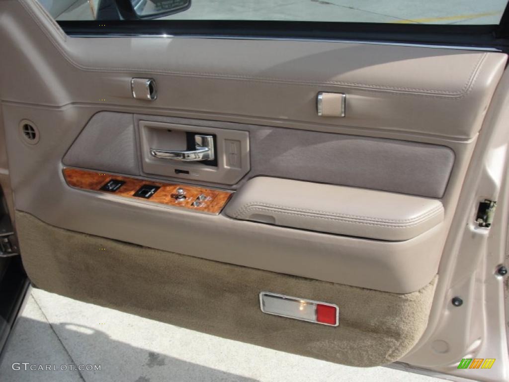 1993 Lincoln Town Car Signature Beige Door Panel Photo #48492391