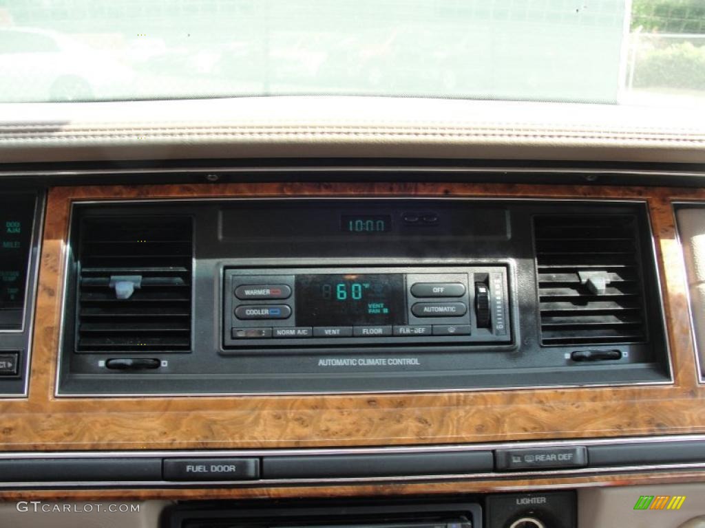 1993 Town Car Signature - Mocha Frost Metallic / Beige photo #34