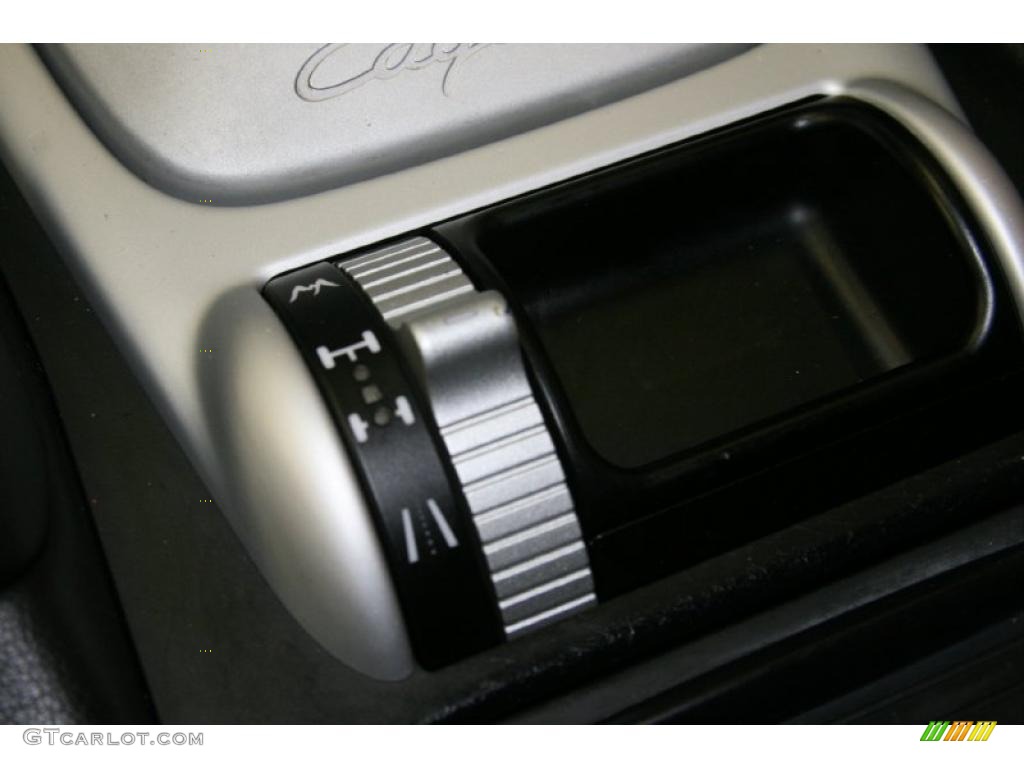 2004 Porsche Cayenne S Controls Photo #48493801