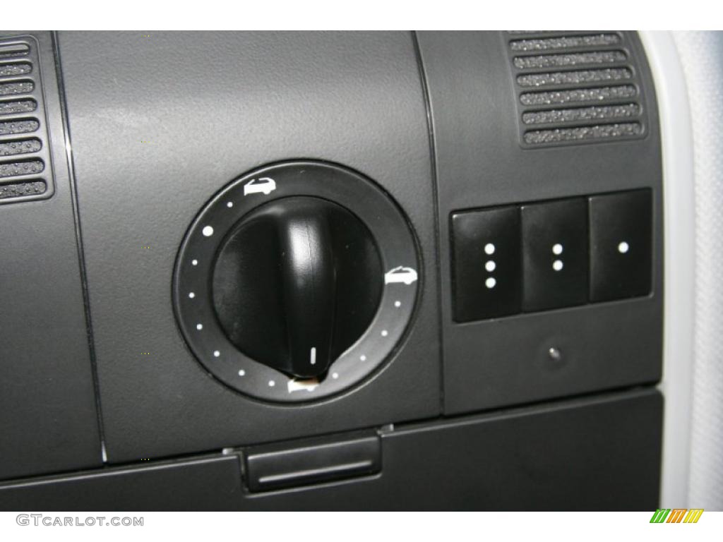 2004 Porsche Cayenne S Controls Photo #48493813