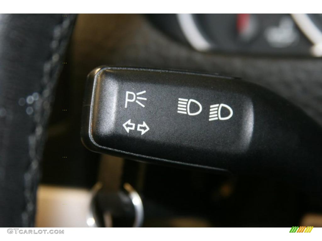 2004 Porsche Cayenne S Controls Photo #48493897