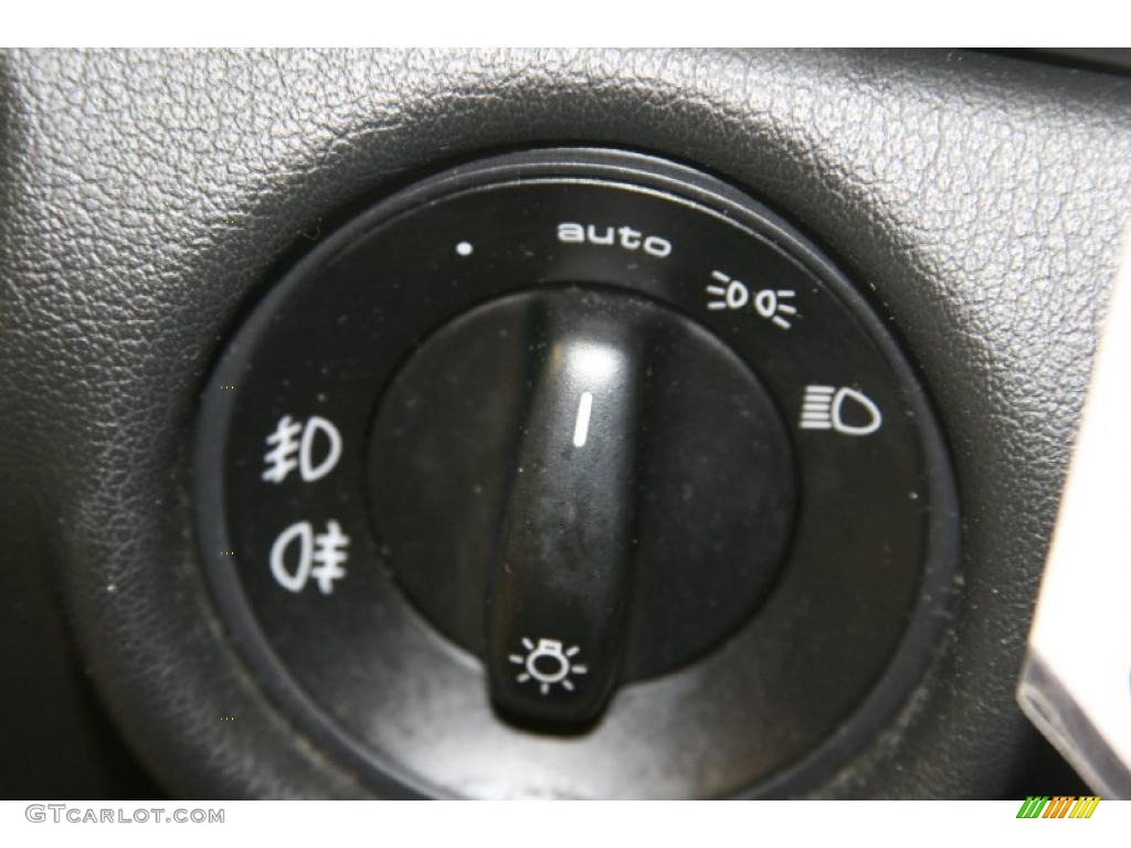 2004 Porsche Cayenne S Controls Photo #48493921