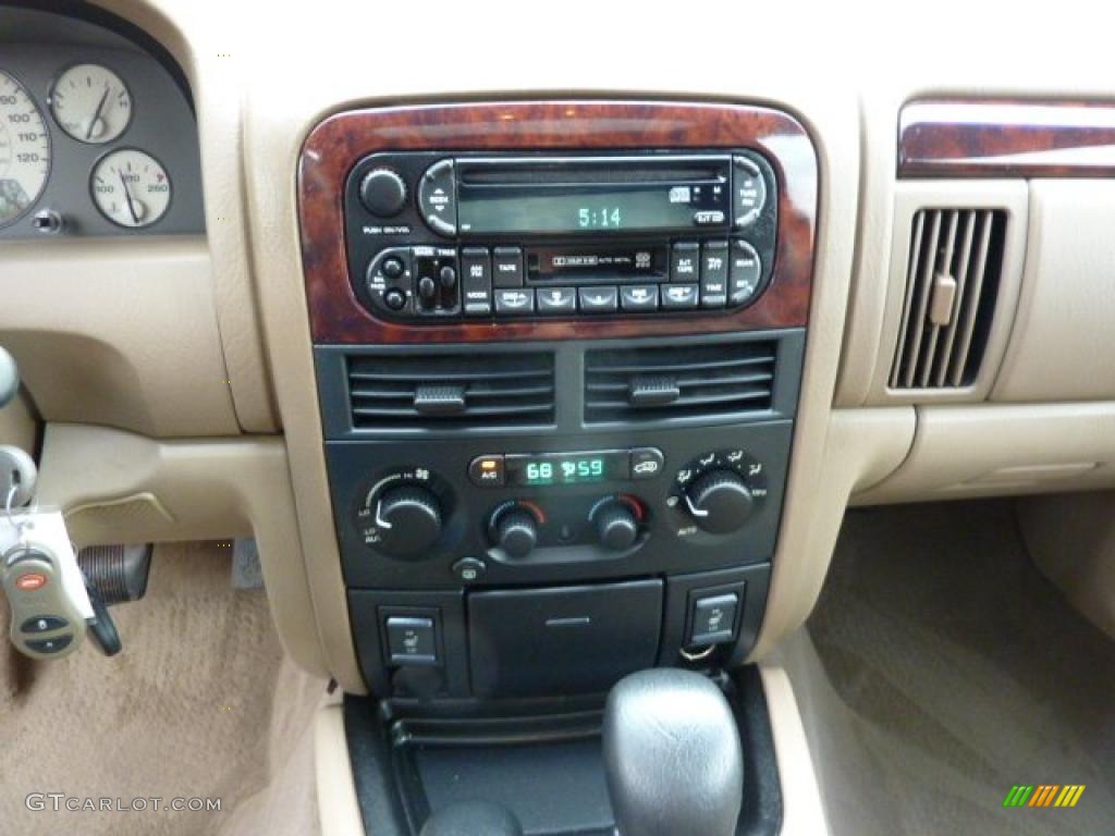 2002 Jeep Grand Cherokee Limited 4x4 Controls Photo #48494185